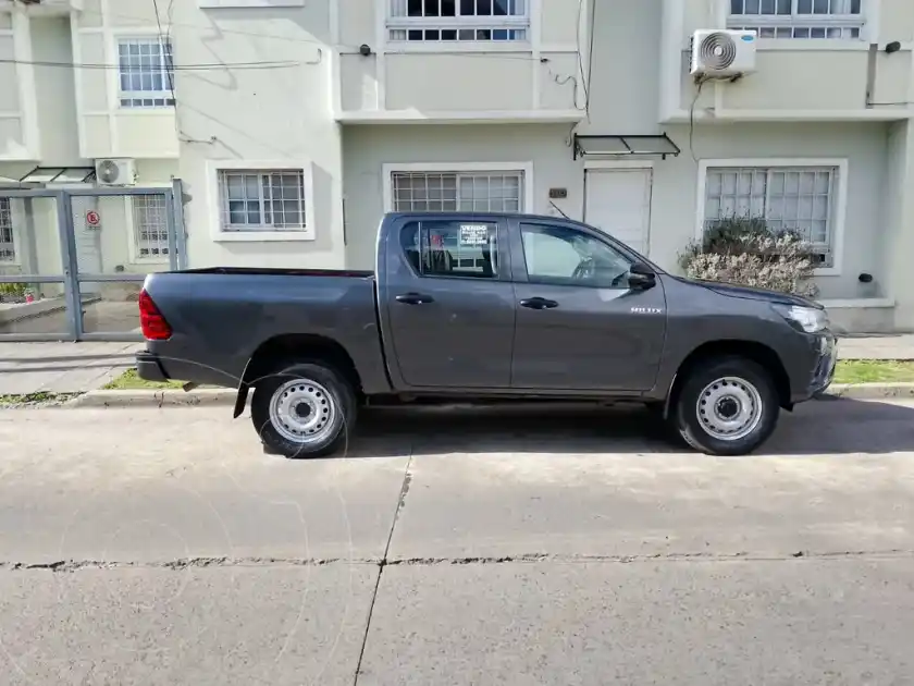 Toyota Hilux 4X2 Cabina Doble Dx 2.4 Tdi  2024 - foto 3