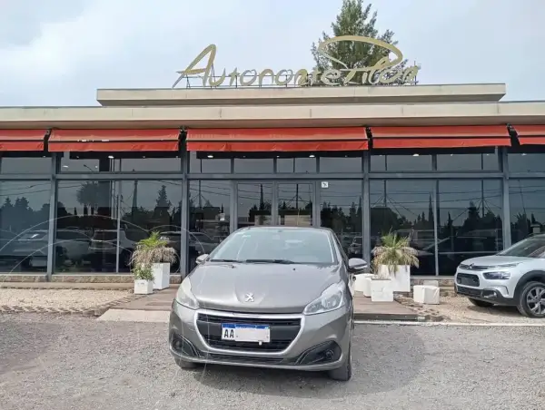 Peugeot 208 2016 - foto 1