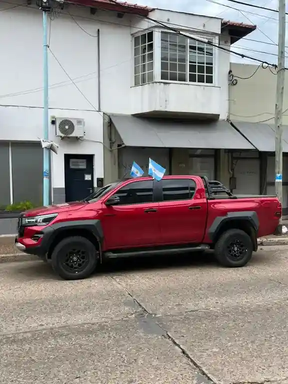 Toyota Hilux Gr Sport 4X4 2.8 Tdi Aut 4Th  2023 - foto 3