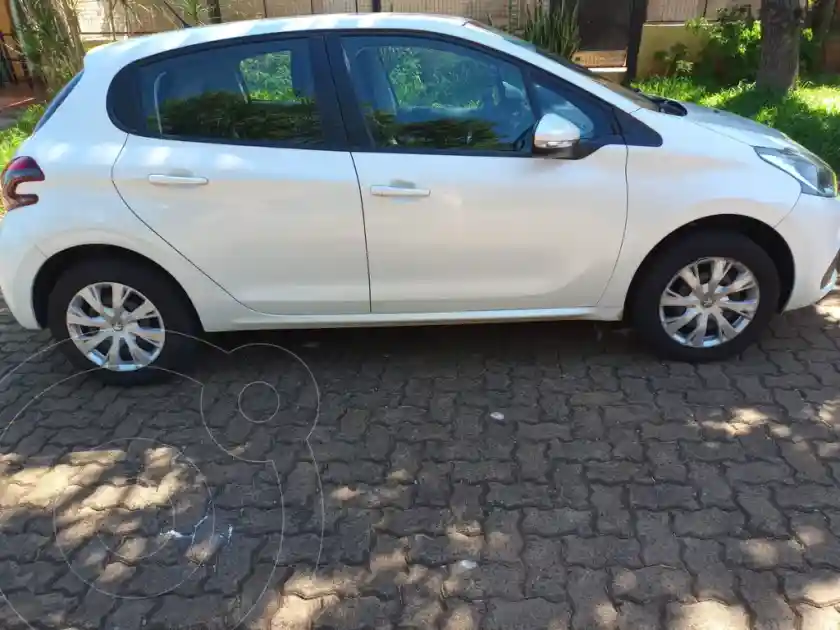 Peugeot 208 Active 1.5  2017 - foto 1