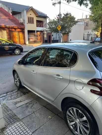 Peugeot 208 Feline 1.6 Aut  2019 - foto 5