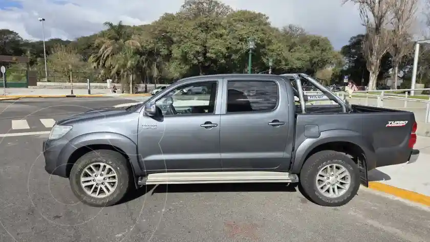 Toyota Hilux 3.0 4X2 Srv Tdi Dc Cuero  2013 - foto 2