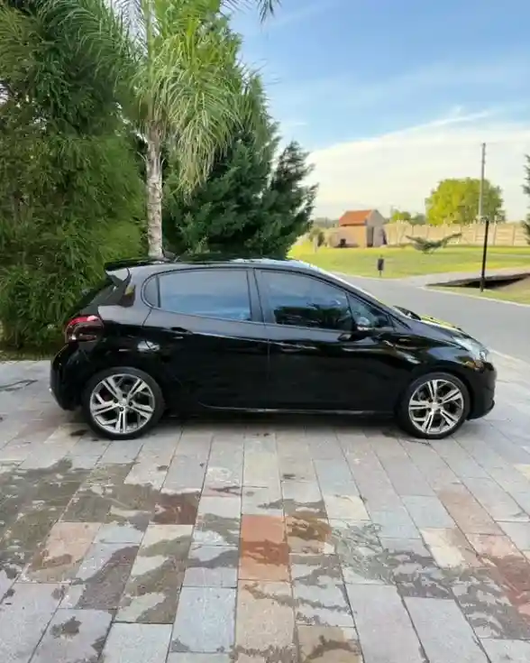 Peugeot 208 Feline 1.6  2019 - foto 2