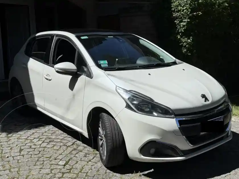 Peugeot 208 Feline 1.6  2018 - foto 3