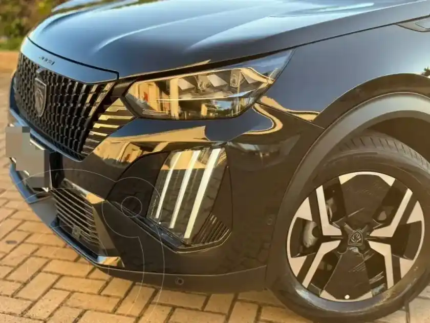 Peugeot 2008 Gt T200  2025 - foto 2