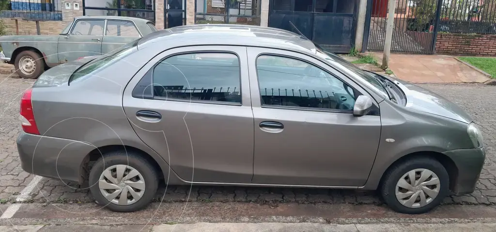 Toyota Etios Sedán X (1496 Cc) 2019 - foto 2