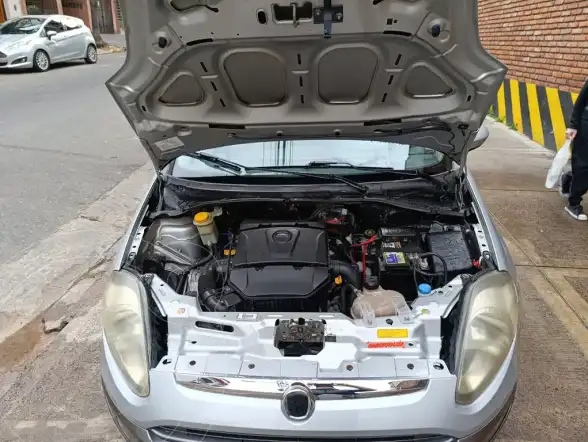 Fiat Punto 5P 1.6 Essence  2013 - foto 4