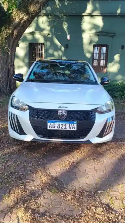 Peugeot 208 Allure 1.6 Pack  2024 - foto 1