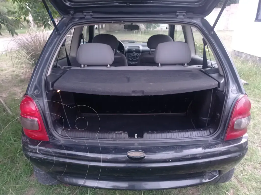Chevrolet Corsa Classic 3P 1.4 Gls (1389 Cc) 2011 - foto 2