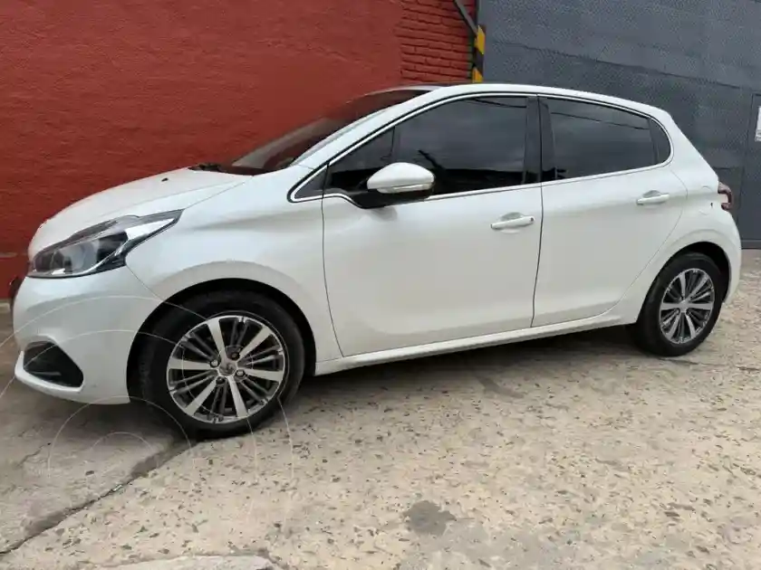 Peugeot 208 Feline 1.6  2018 - foto 3