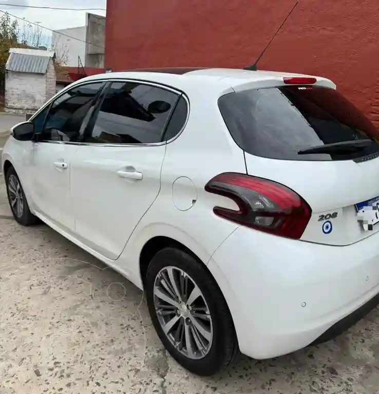 Peugeot 208 Feline 1.6  2018 - foto 4