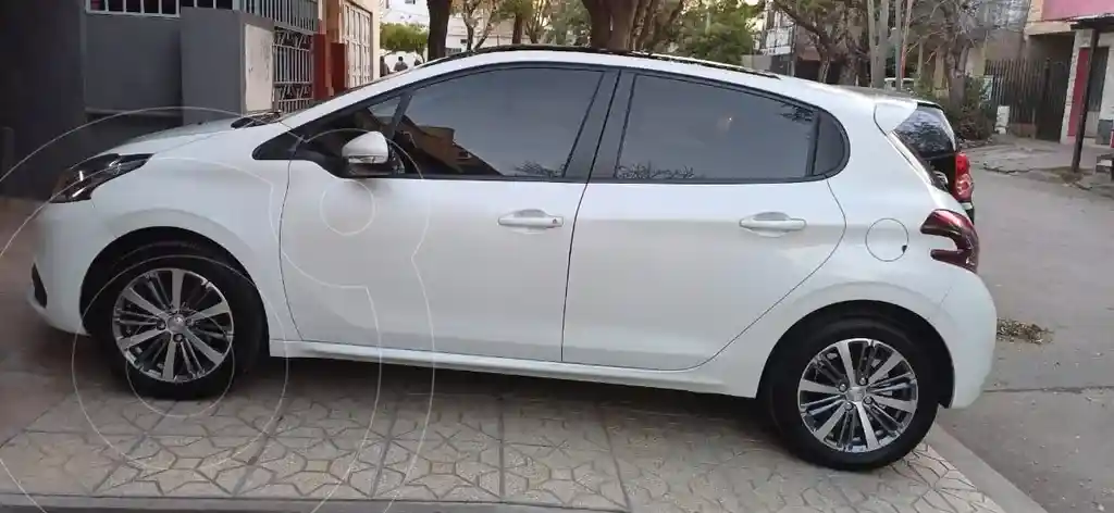 Peugeot 208 Allure 1.6  2017 - foto 1