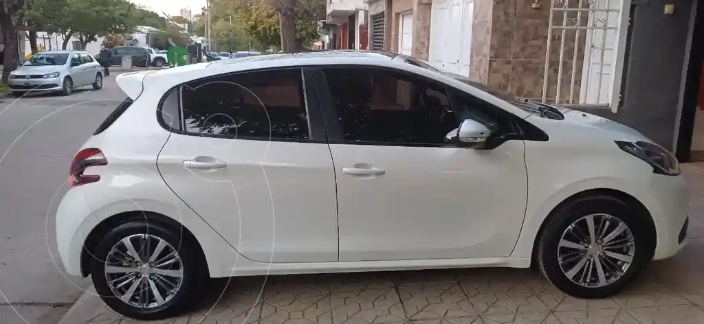 Peugeot 208 Allure 1.6  2017 - foto 2