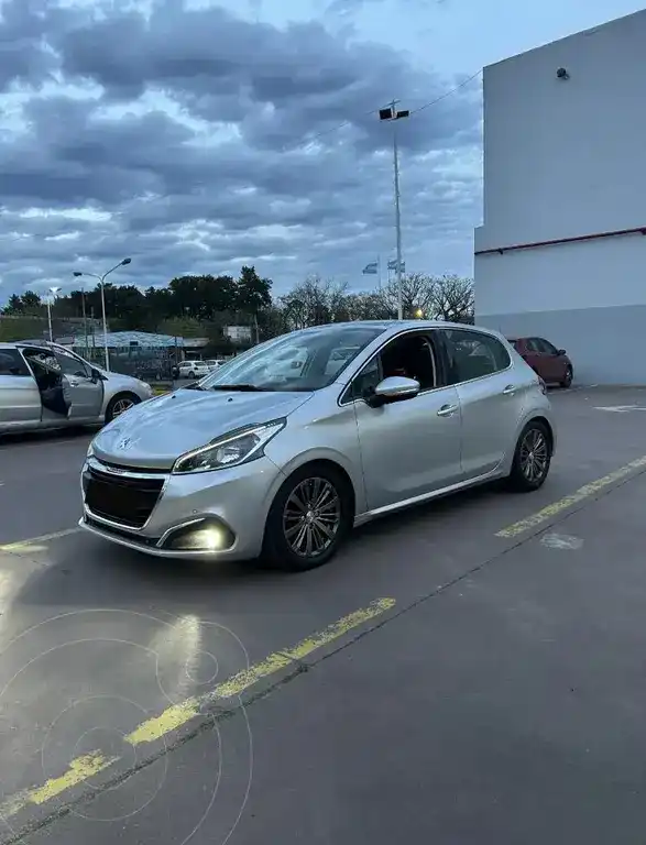 Peugeot 208 Feline 1.6  2020 - foto 1