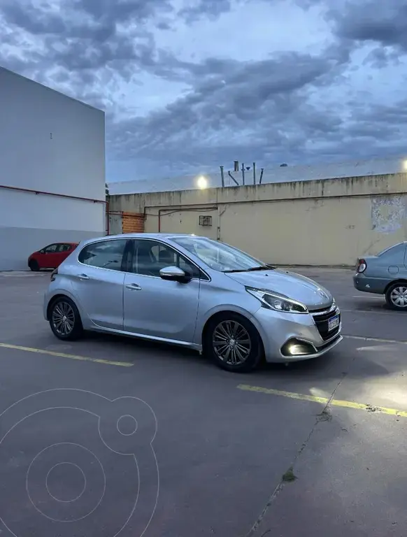 Peugeot 208 Feline 1.6  2020 - foto 2