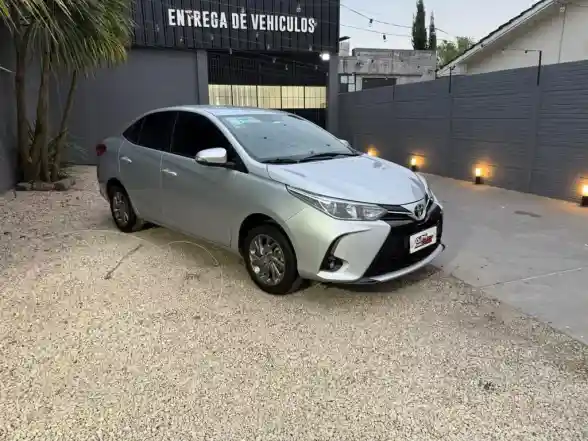 Toyota Yaris Yaris 1.5 4 Ptas Xls  2022 - foto 3
