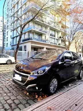 Peugeot 208 Allure 1.6 Tiptronic  2018 - foto 1