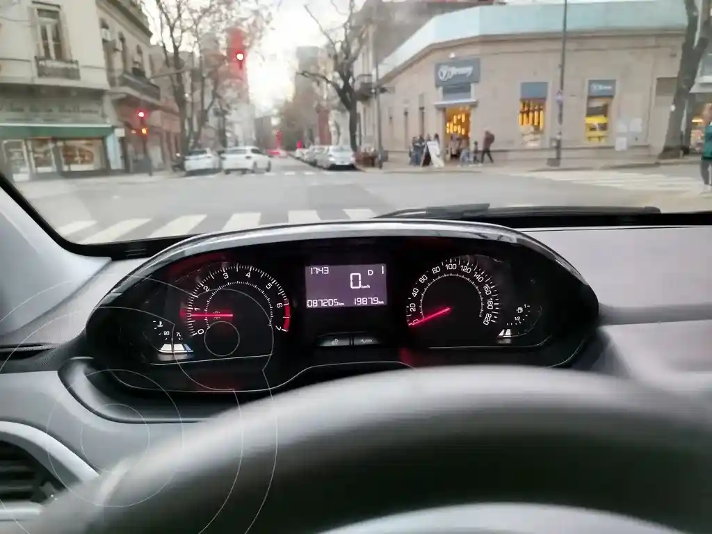 Peugeot 208 Allure 1.6 Tiptronic  2018 - foto 4