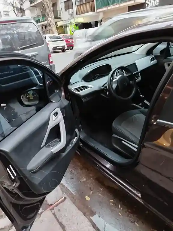 Peugeot 208 Allure 1.6 Tiptronic  2018 - foto 5