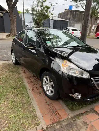 Peugeot 208 Allure 1.5  2013 - foto 1