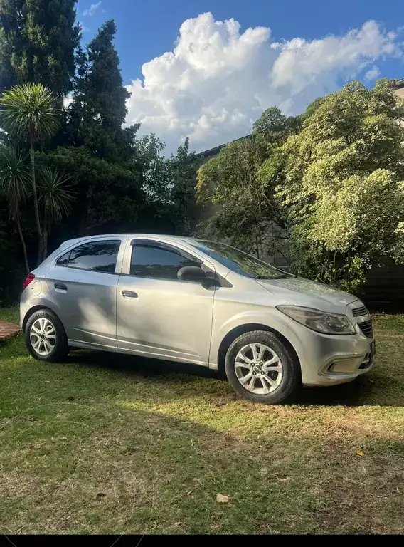 Chevrolet Onix 2014 - foto 1