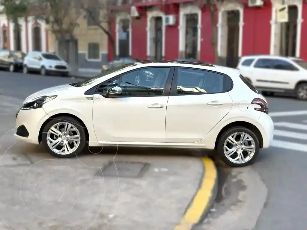Peugeot 208 Urban Tech 1.6 Edición Limitada  2019 - foto 3