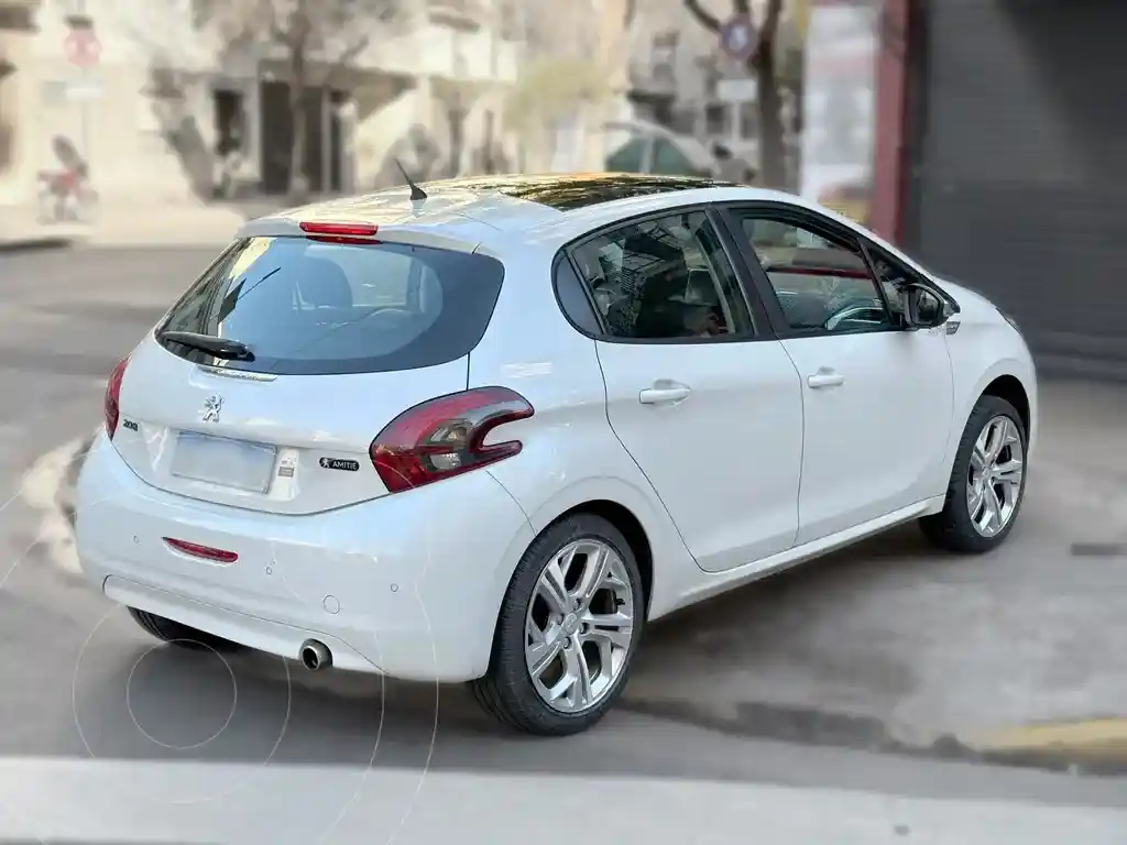 Peugeot 208 Urban Tech 1.6 Edición Limitada  2019 - foto 5