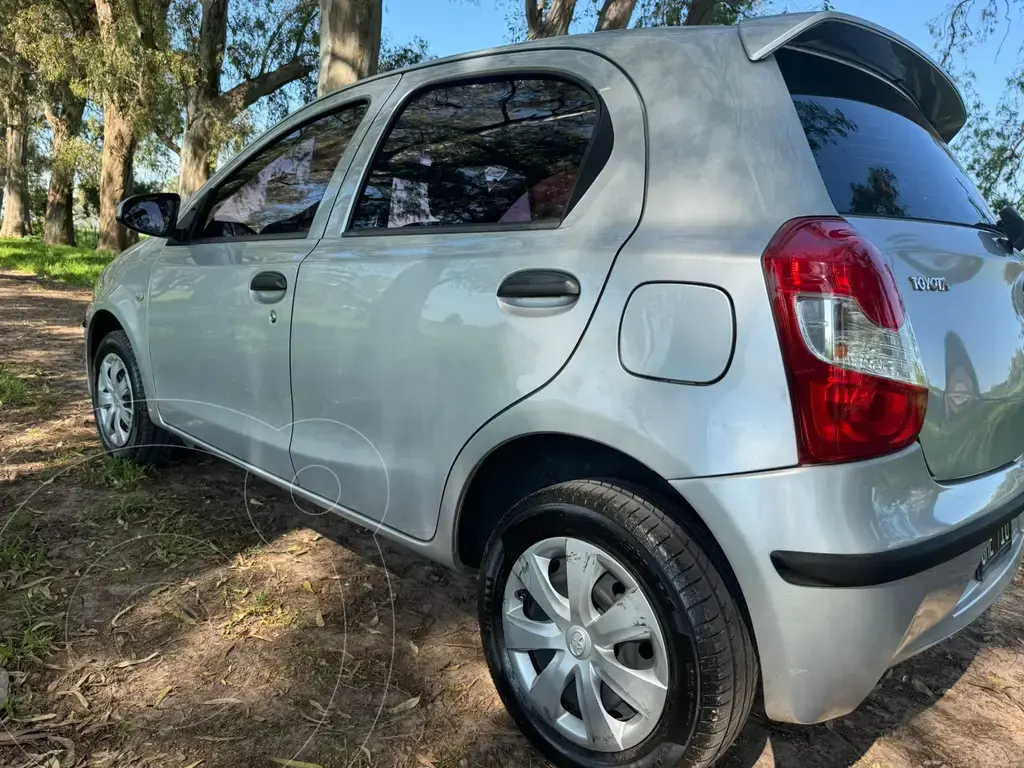 Toyota Etios Hatchback X Plus (1496 Cc) 2014 - foto 4