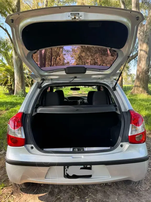 Toyota Etios Hatchback X Plus (1496 Cc) 2014 - foto 5