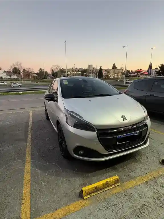 Peugeot 208 Gt 1.6 Thp  2018 - foto 1