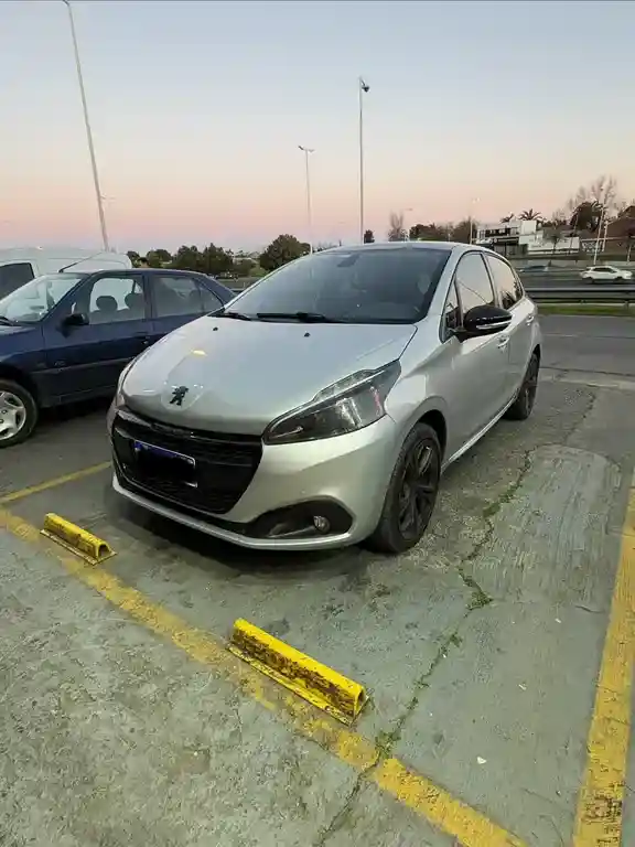 Peugeot 208 Gt 1.6 Thp  2018 - foto 2