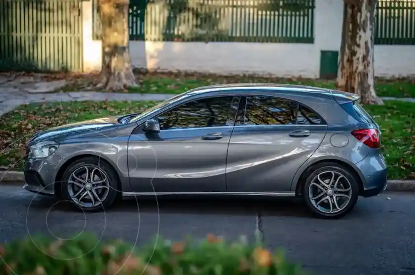 Mercedes-Benz Clase A Hatchback 200 Urban Aut  2016 - foto 2