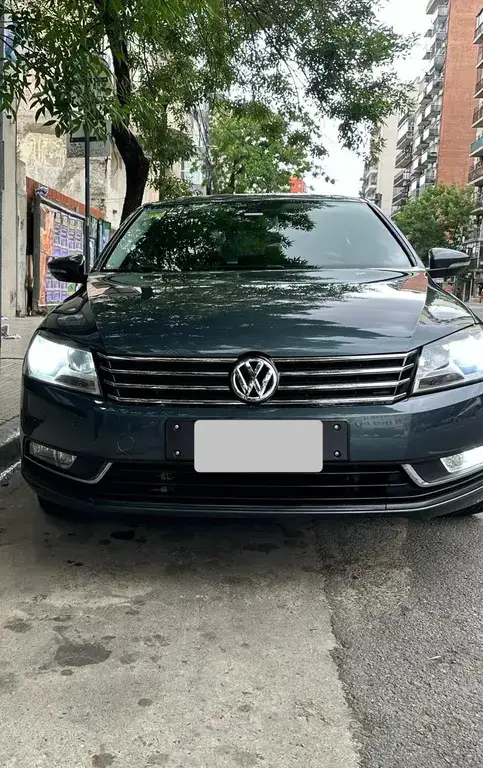 Volkswagen Passat 2011 - foto 1