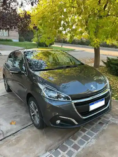Peugeot 208 Feline 1.6 Tiptronic  2018 - foto 1