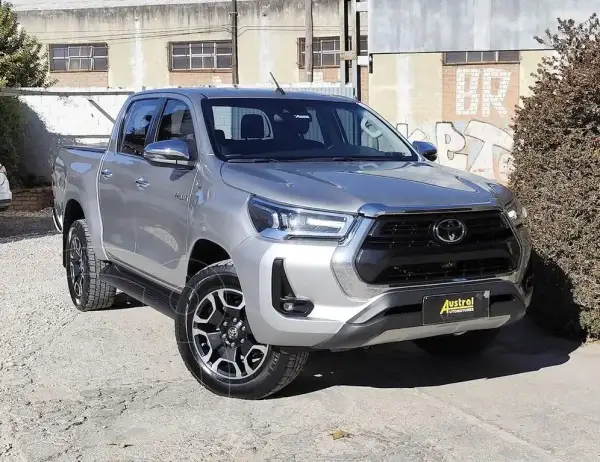 Toyota Hilux 4X2 Cabina Doble SRX 2.8 TDi Aut 2023 - foto 1