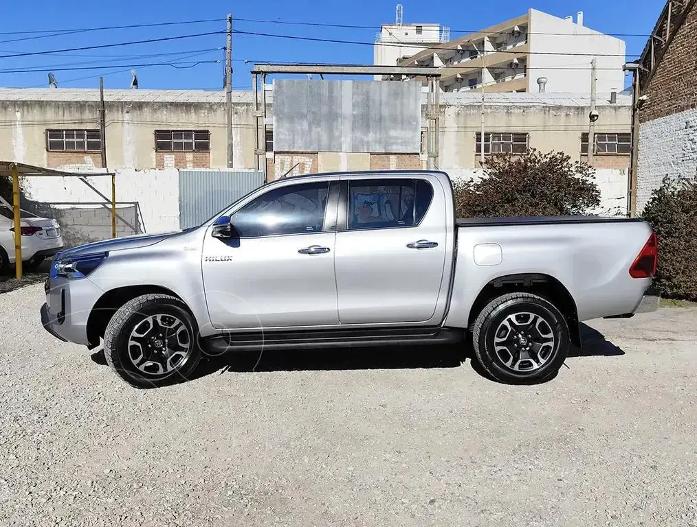 Toyota Hilux 4X2 Cabina Doble Srx 2.8 Tdi Aut  2023 - foto 3