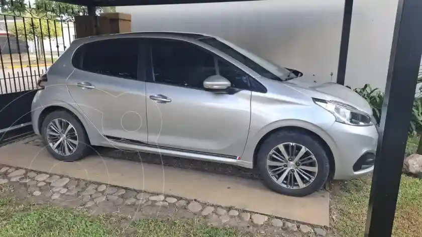 Peugeot 208 Feline 1.6 Tiptronic  2019 - foto 1