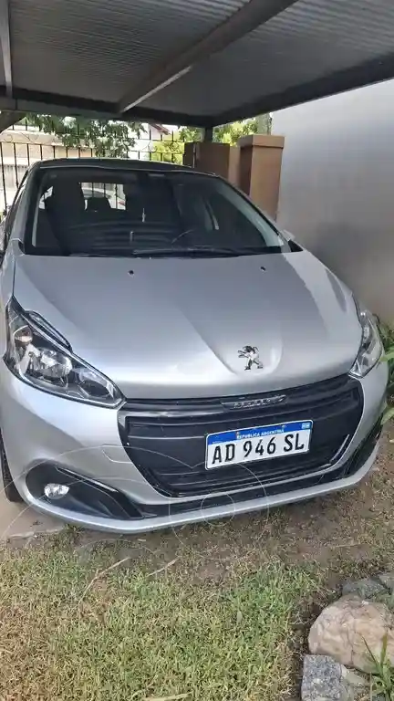 Peugeot 208 Feline 1.6 Tiptronic  2019 - foto 2