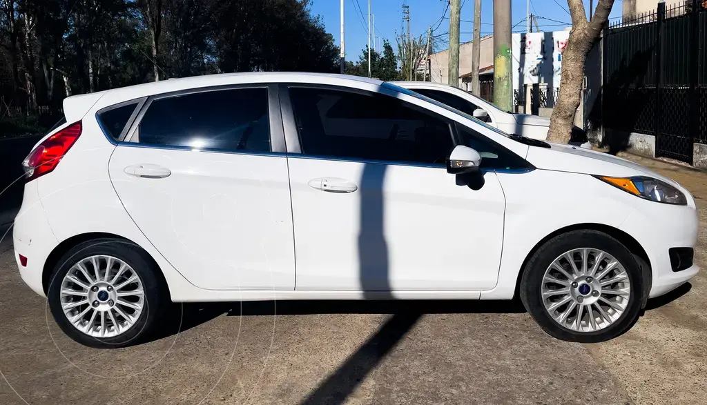 Ford Fiesta Kinetic Titanium Powershift (1596 Cc) 2014 - foto 2