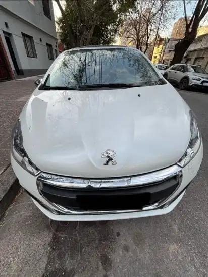 Peugeot 208 Urban Tech 1.6 Edición Limitada  2019 - foto 2