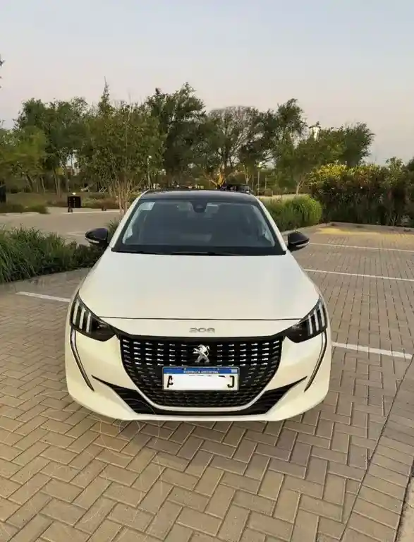 Peugeot 208 Feline 1.6 Tiptronic  2022 - foto 1