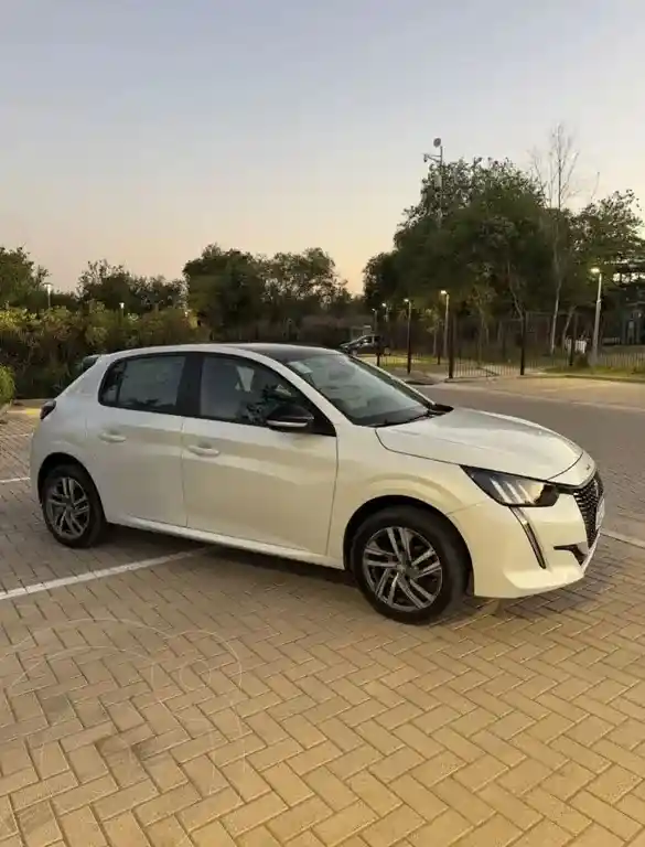 Peugeot 208 Feline 1.6 Tiptronic  2022 - foto 4
