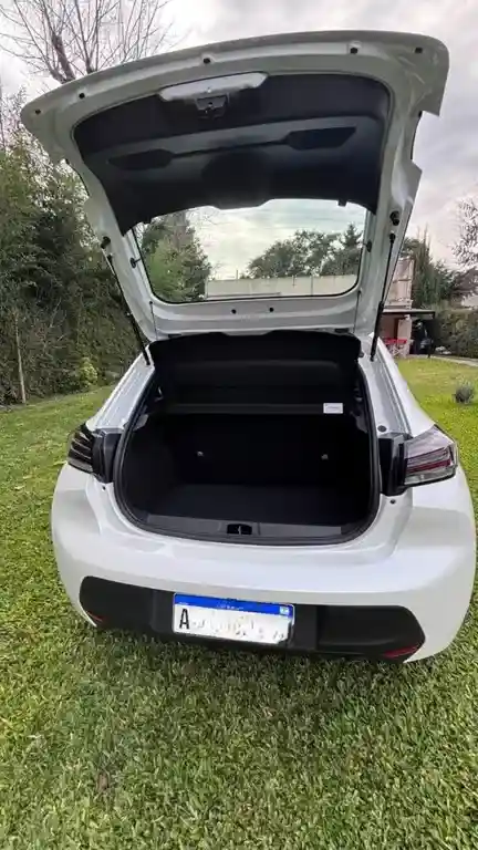Peugeot 208 Allure 1.6 Aut  2026 - foto 4