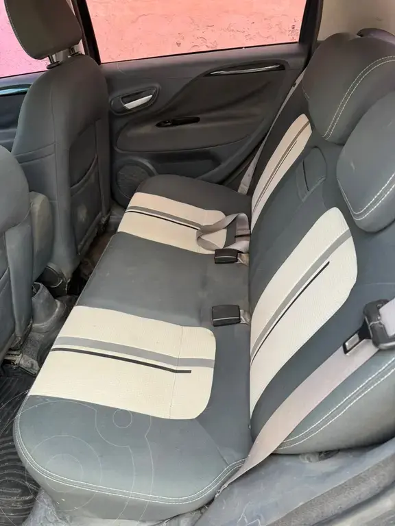 Fiat Punto 5P 1.6 Essence  2014 - foto 4
