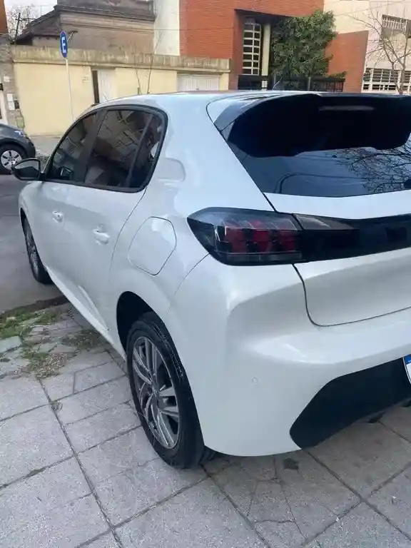 Peugeot 208 Feline 1.6 Tiptronic  2022 - foto 4
