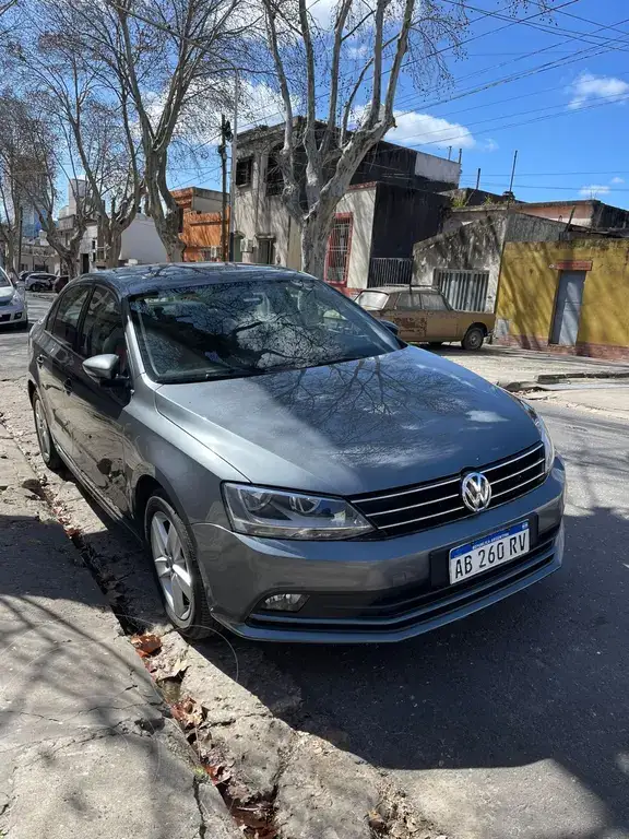 Volkswagen Vento 1.4 Tsi Comfortline Dsg (1395 Cc) 2017 - foto 1