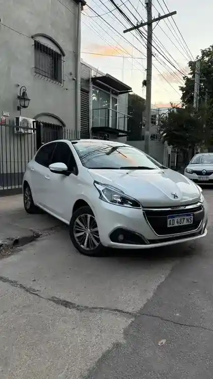 Peugeot 208 Feline 1.6  2019 - foto 1