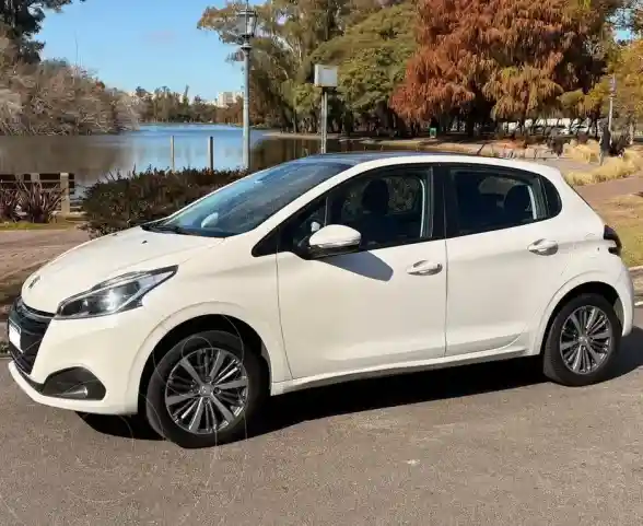 Peugeot 208 Feline 1.6 Tiptronic  2020 - foto 3