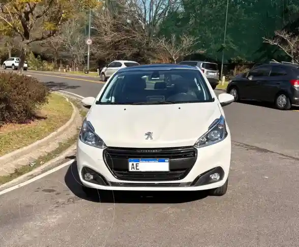Peugeot 208 Feline 1.6 Tiptronic  2020 - foto 4