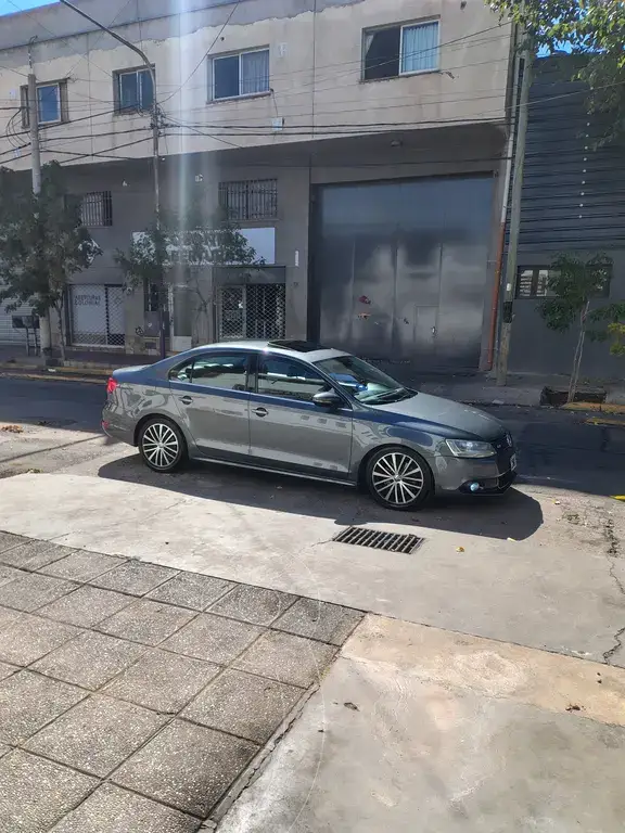 Volkswagen Vento 2011 - foto 1